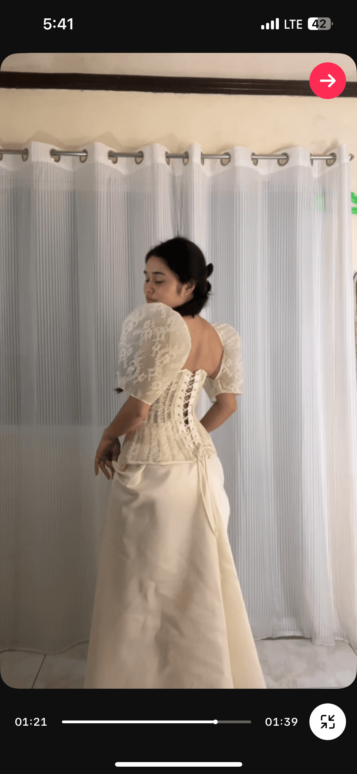 A renter in the leonor piece by Arquila