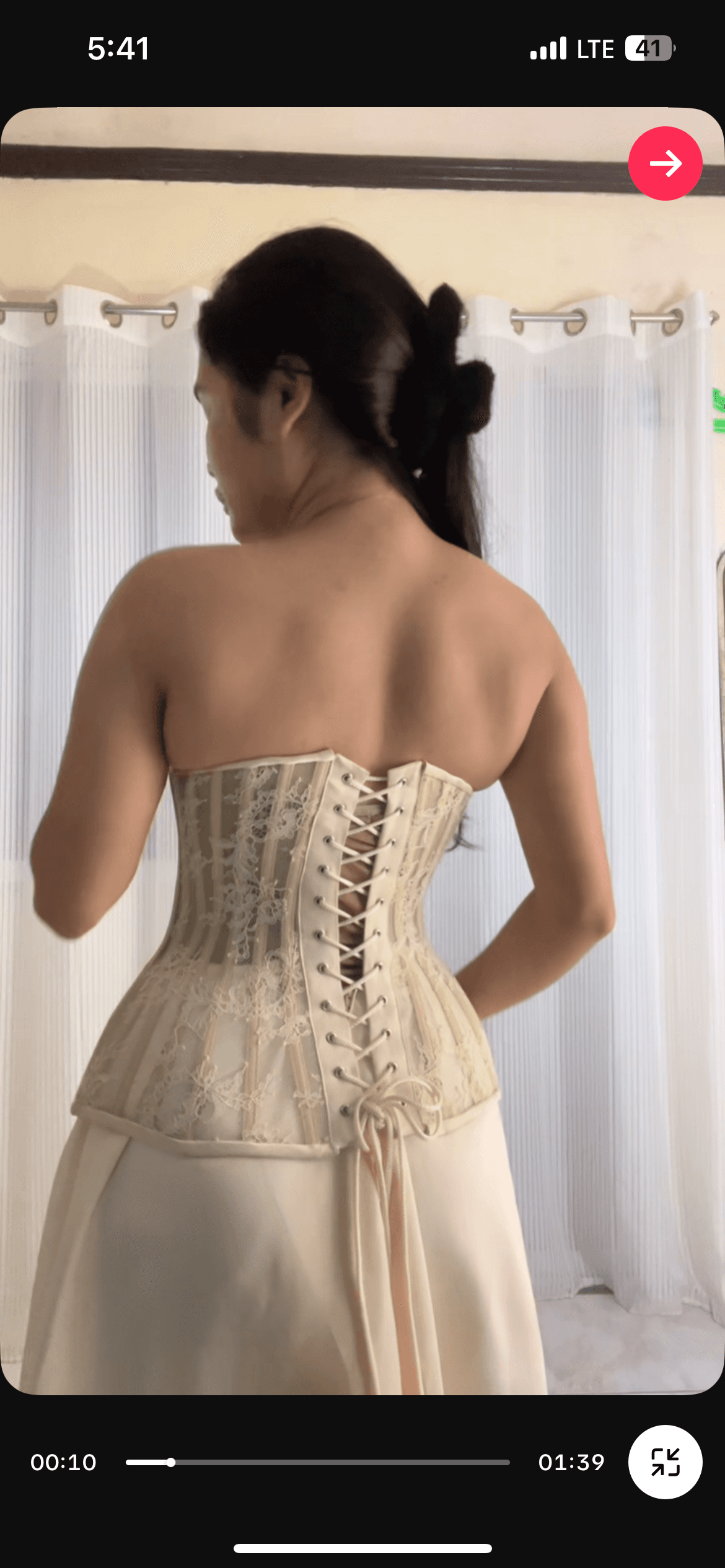 A renter in the leonor piece by Arquila